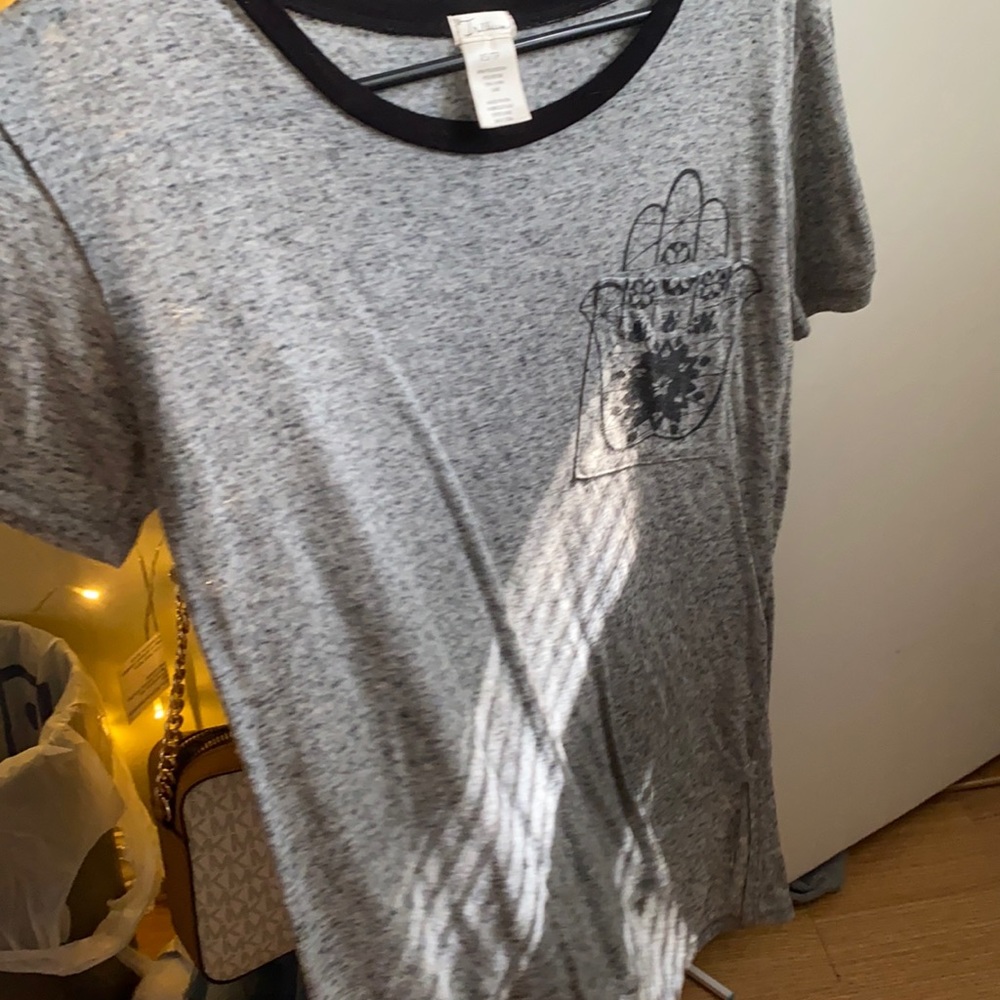 Grey shirt with pocket